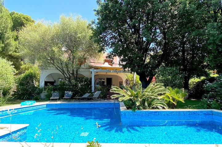 Villa per 7 persone, con giardino e balcone in Torre delle Stelle
