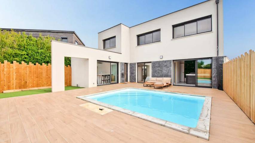 Location de vacances pour 10 personnes, avec piscine et jardin à Plouguerneau