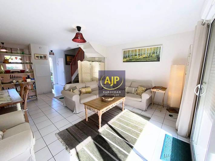 Villa pour 4 personnes, avec balcon ainsi que piscine et jardin dans Lac de Lacanau