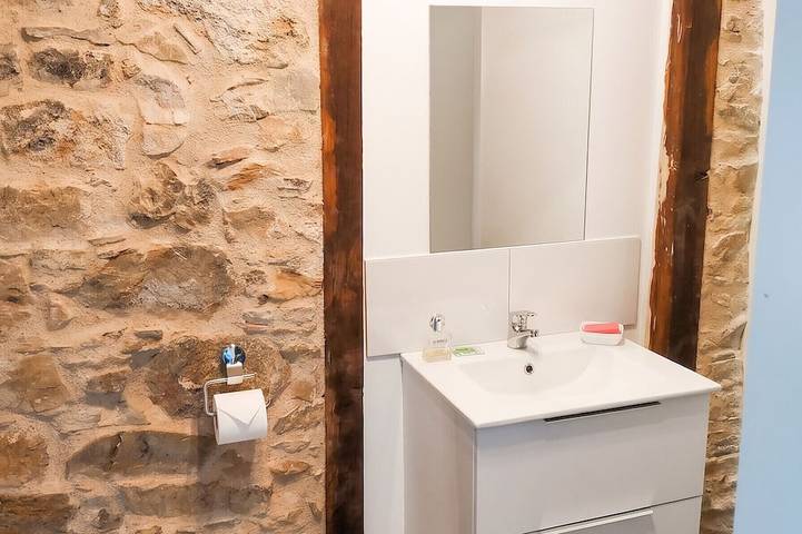 Location de vacances pour 4 personnes, avec Terrasse ainsi que Jardin et Piscine à La Porcherie - 3