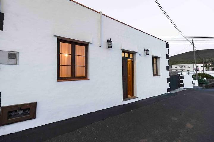 Apartamento de vacaciones para 4 personas, con Terraza y Jardín en El Hierro