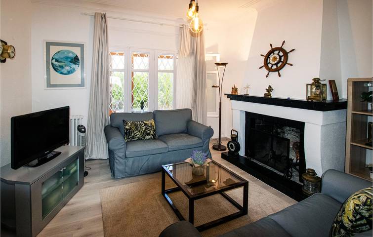 Sea View Apartment with Pool & Terrace in Alella, Maresme