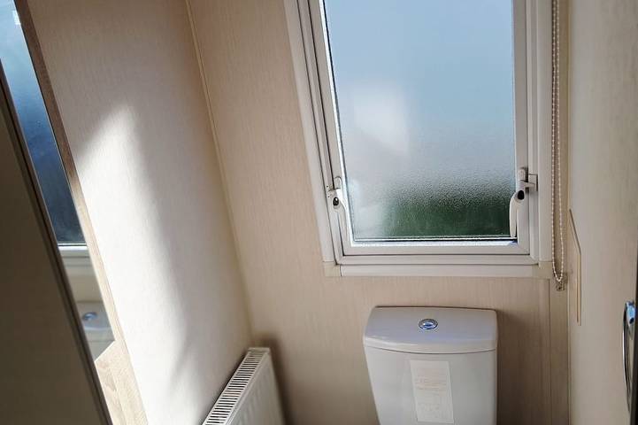 Spacious 3-Room Van at Birchington Vale in Kent