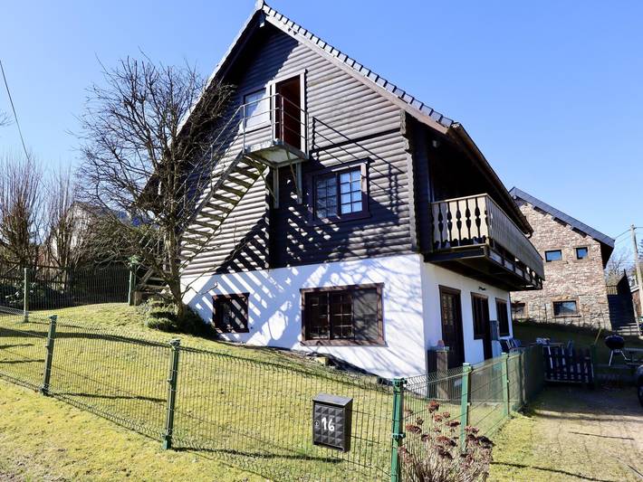 Vakantiehuis voor 15 personen, with Balkon and Terras as well as Tuin and Sauna in Vielsalm
