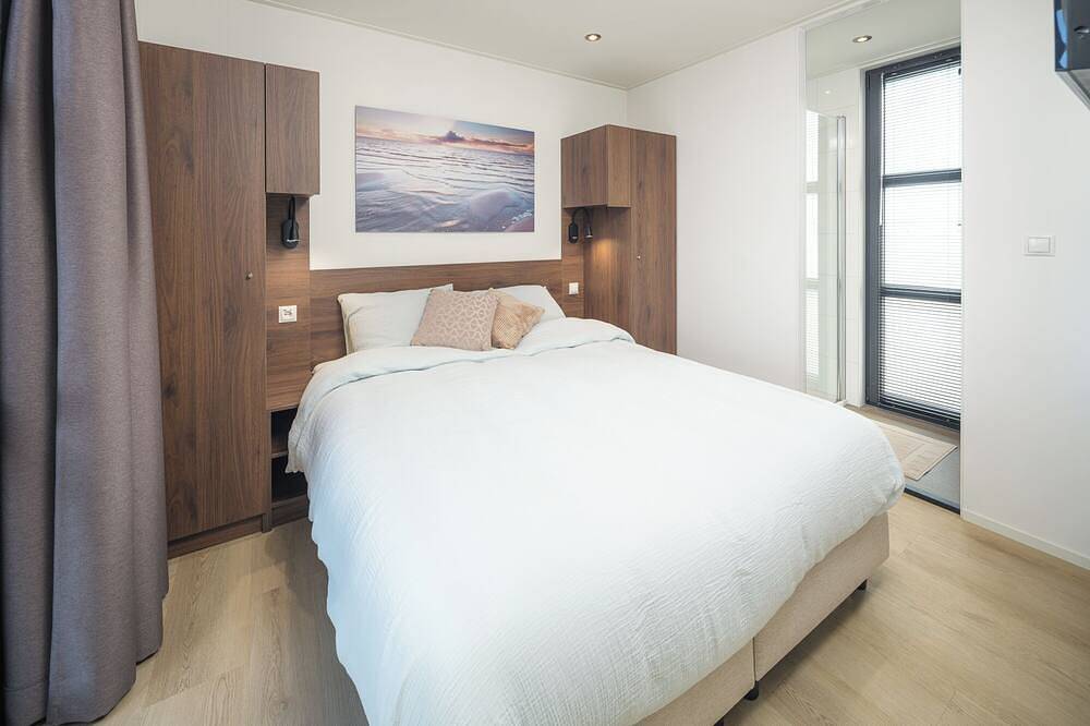 Ontspan in deze luxe 4-persoons villa met een ruime tuin én een privé dakterras met ligstoelen voor eindeloos genieten in de buitenlucht. in Workum, IJsselmeer