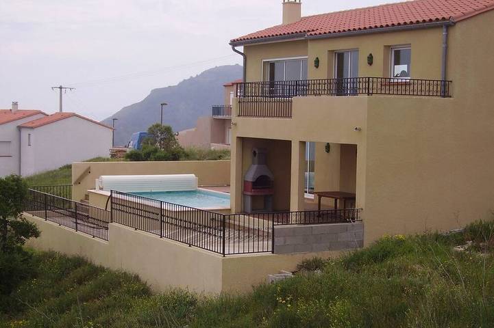 Villa for 8 people, with garden and balcony - 1