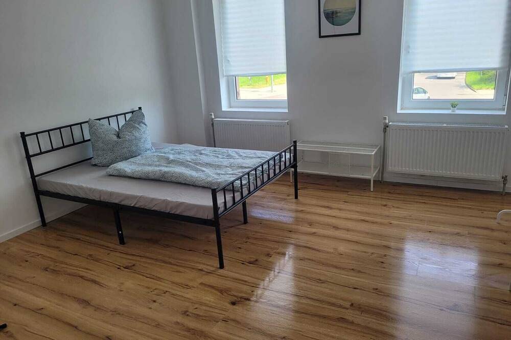 Ganze Wohnung, Best price per month, flat for 5, 30 minutes to Leipzig in Altenburg, Ostthüringen