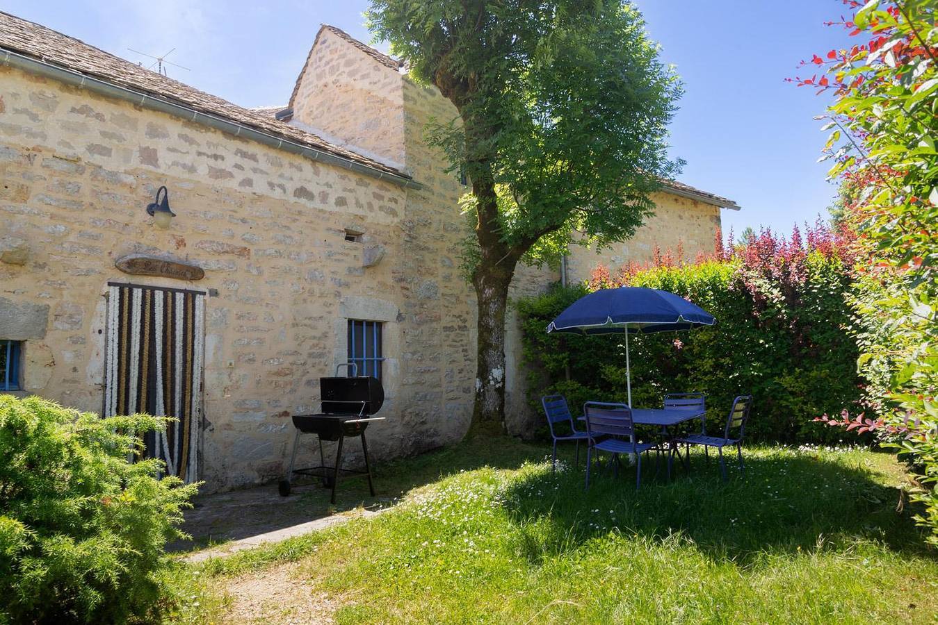 Les Charmes 2/4 personnes du Presbytère in Saint-Georges-de-Lévéjac, Parc national des Cévennes