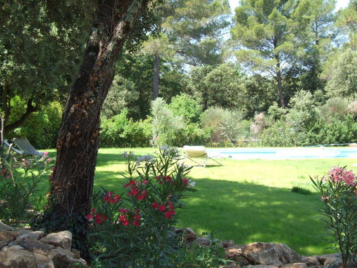 Double Room with Shared Bathroom in Saint-Marc-Jaumegarde, Région d'Aix-en-Provence