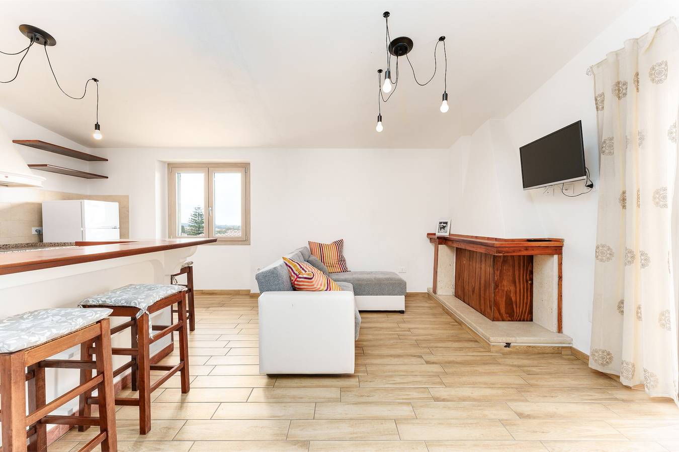 Cozy and Cool Flat with Mountain View and Balcony in Orosei, Gulf of Orosei