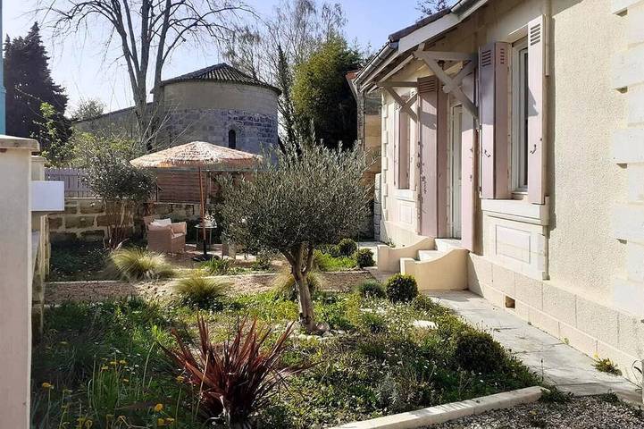 Gîte pour 4 personnes, avec jardin à Saint-Seurin-sur-l'Isle