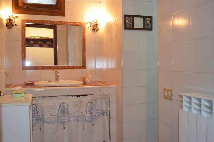 Appartamento intero, Just outside Rome.  Apartment in a villa, with swimming pool. in Poggio San Lorenzo, Terminillo