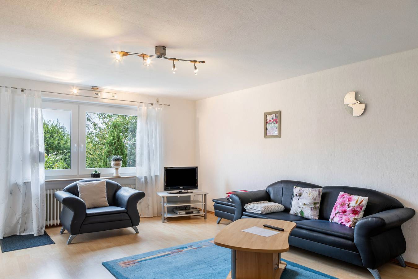 Ganze Wohnung, Ferienwohnung Sigrun" mit Gemeinschaftsterrasse, Gemeinschaftsgarten und Wlan in Niedenstein, Schwalm-Eder-Kreis