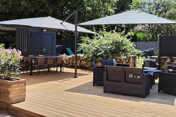 Location de vacances pour 12 personnes, avec jardin et vue, adapté aux familles dans Saint-Pierre-de-Curtille - 4