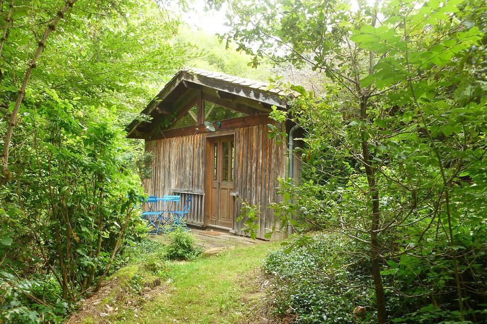 Atelier du Moulin tout en bois classé 2 * pour 2 à 4 pers - au bord du torrent in Augerolles, Parc Naturel Régional Livradois-Forez
