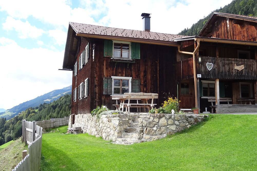 Selbstversorger Ferienhaus (ca.130m² Wf), ideal für 2 bis 3 Familien. in Blons, Bezirk Bludenz