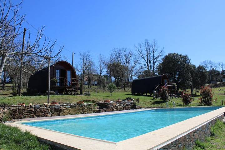 Vivendas de férias para 3 pessoas, com jardim e piscina e ainda vista and terraço em Vinhais (Bragança)