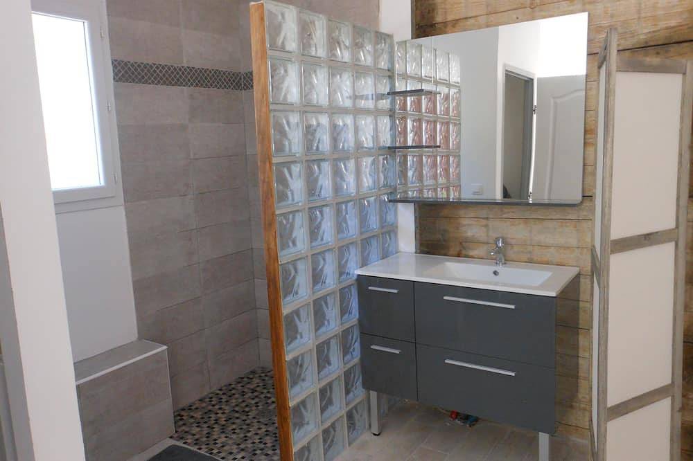 Geheel appartement, De huisjes van Paradaou met zwembad en airconditioning in de rustige Provence in Flayosc, Draguignan en omgeving