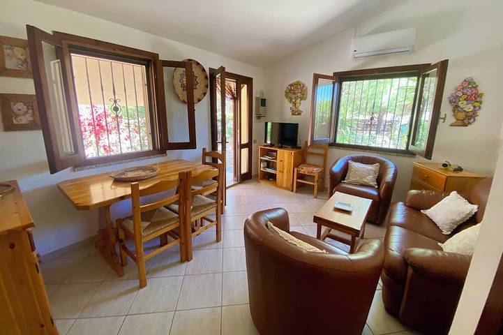 Seaside House with Large Garden for Families in the Sinis Peninsula in Sa Rocca Tunda, San Vero Milis