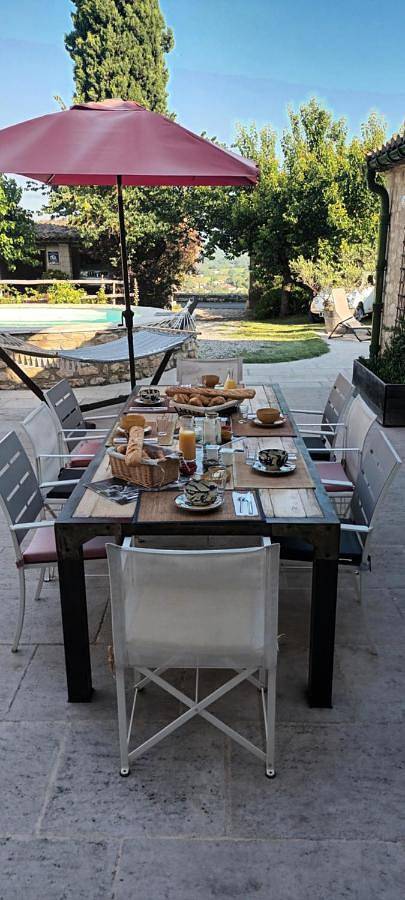 Location de vacances pour 2 personnes, avec jardin ainsi que piscine et terrasse à Villevieille - 3