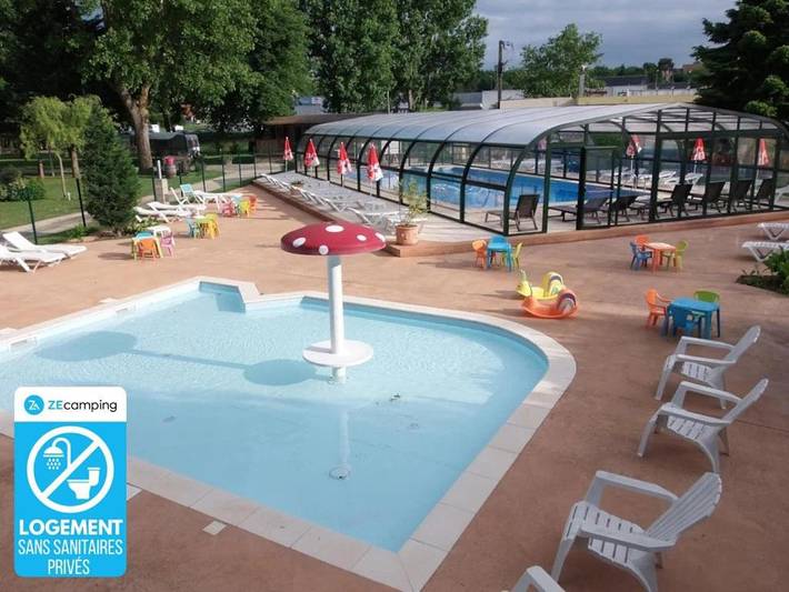 Camping pour 4 personnes, avec piscine et sauna ainsi que bassin pour enfant et terrasse