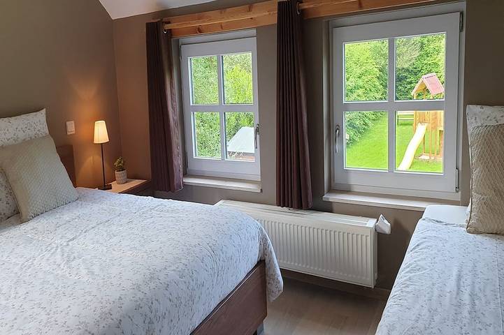 Location de vacances pour 8 personnes, avec jacuzzi et jardin ainsi que sauna et terrasse dans Bomal - 4