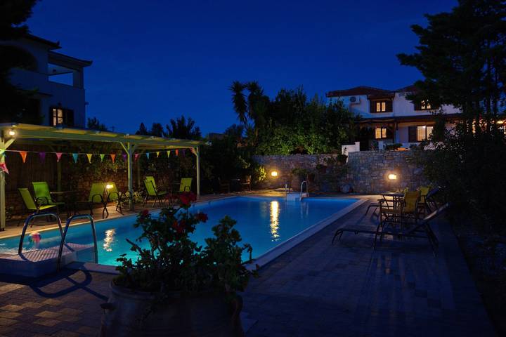 Villa for 5 people, with Balcony and Terrace as well as Garden and Pool in Alonissos