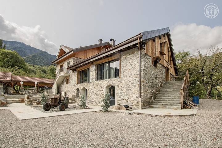 Gîte pour 12 personnes, avec Terrasse et Sauna à Aigueblanche