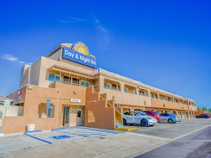Ganze Wohnung, Queensize-Bett | Nichtraucher in San Bernardino County