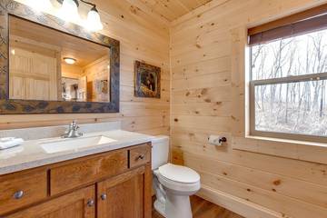 Log Cabin for 6 Guests in Gatlinburg, Sevier County, Picture 2