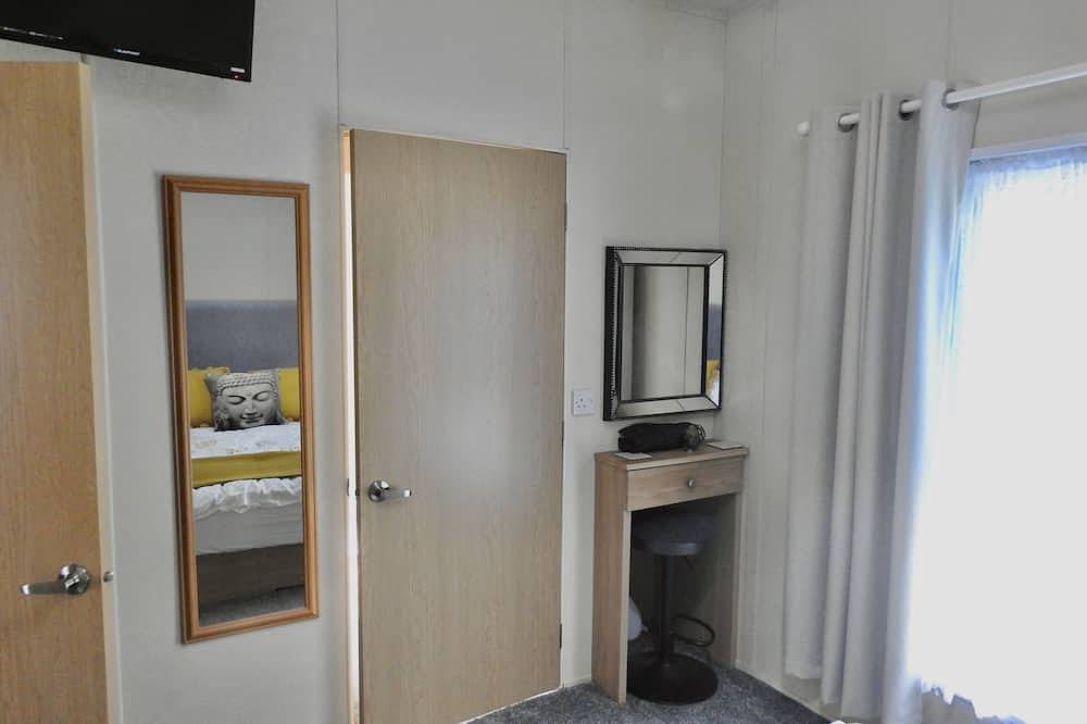 Luxury Lodge on quiet holiday park in Burgh Castle, Great Yarmouth