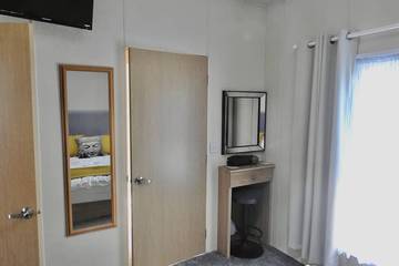 Chalet for 6 People in Burgh Castle, Great Yarmouth, Photo 3
