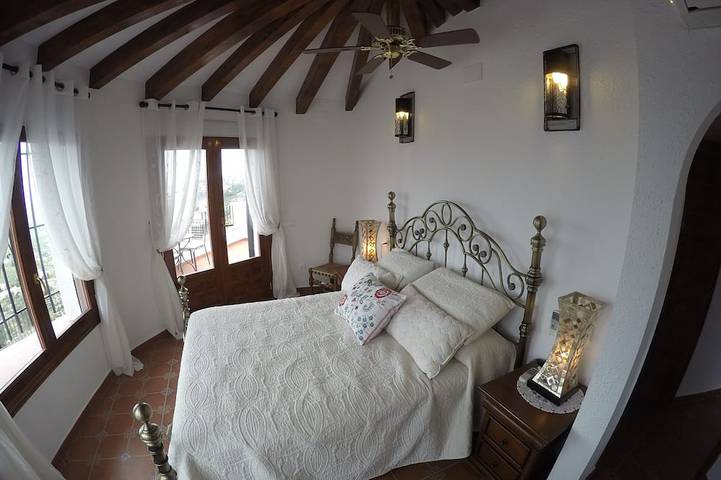 Lujo Villa de 4 dormitorios - 10 litera - piscina privada climatizada - impresionantes vistas al mar in Pego, Costa Blanca