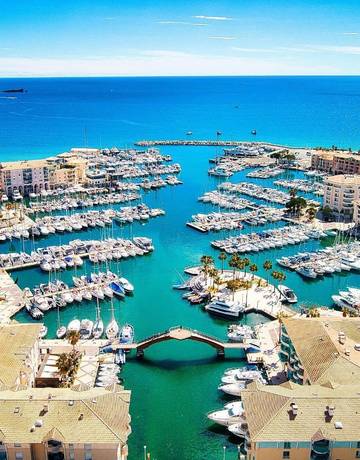 Gîte pour 2 personnes, avec vue et terrasse, animaux acceptés dans Plage du Port Fréjus