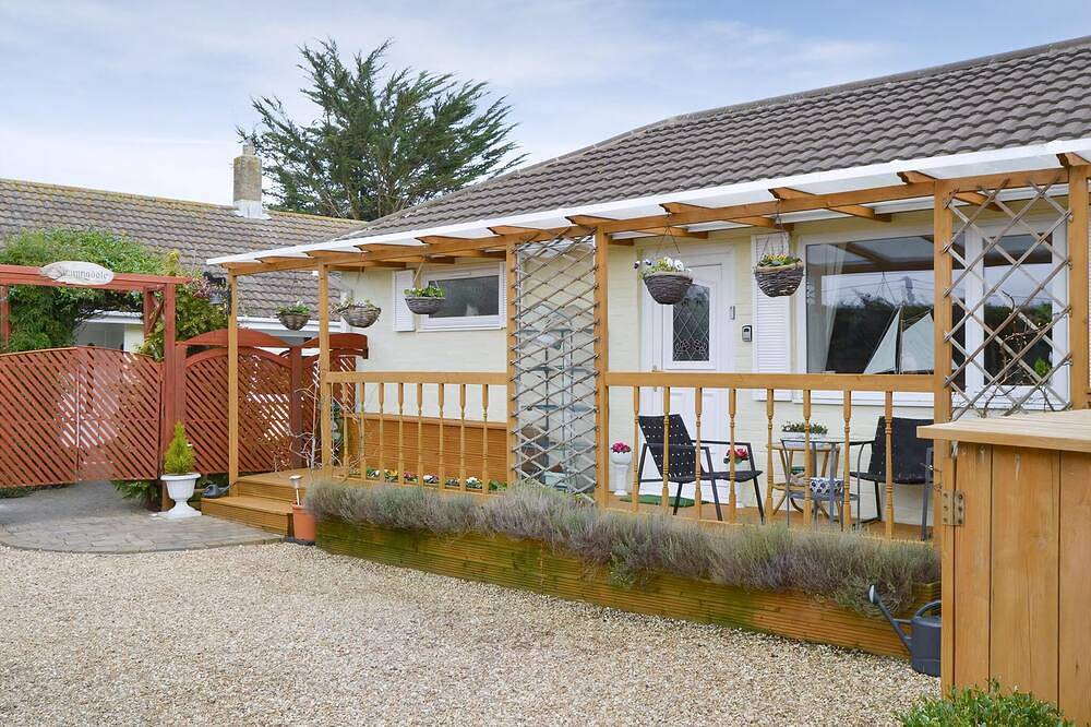 1 bedroom accommodation in Gunville, near Newport in Newport (Isle of Wight), Isle of Wight