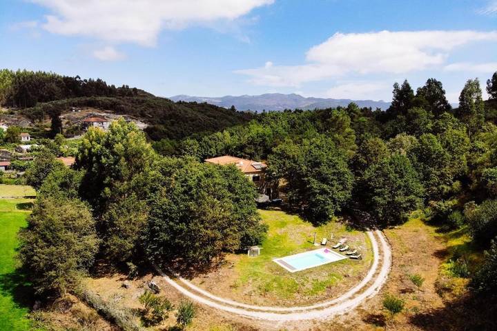 Location de vacances pour 8 personnes, avec piscine ainsi que jardin et vue, animaux acceptés dans Cabeceiras de Basto - 3