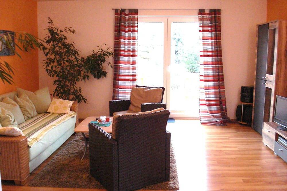 Entire apartment, Fewo Sündermann mit Terrasse, Pavillon und Grill - Ferienwohnung in Mellenthin, Usedom