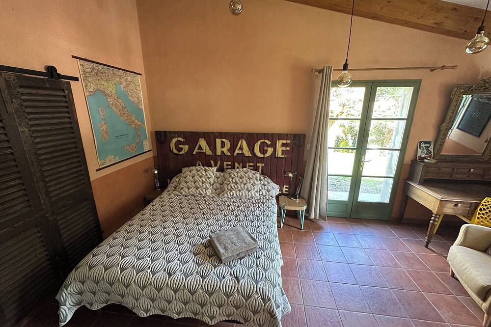 Maison de charme en pierres, un petit paradis paisible entourée de montagne ... in Ucciani, Parc naturel régional de Corse