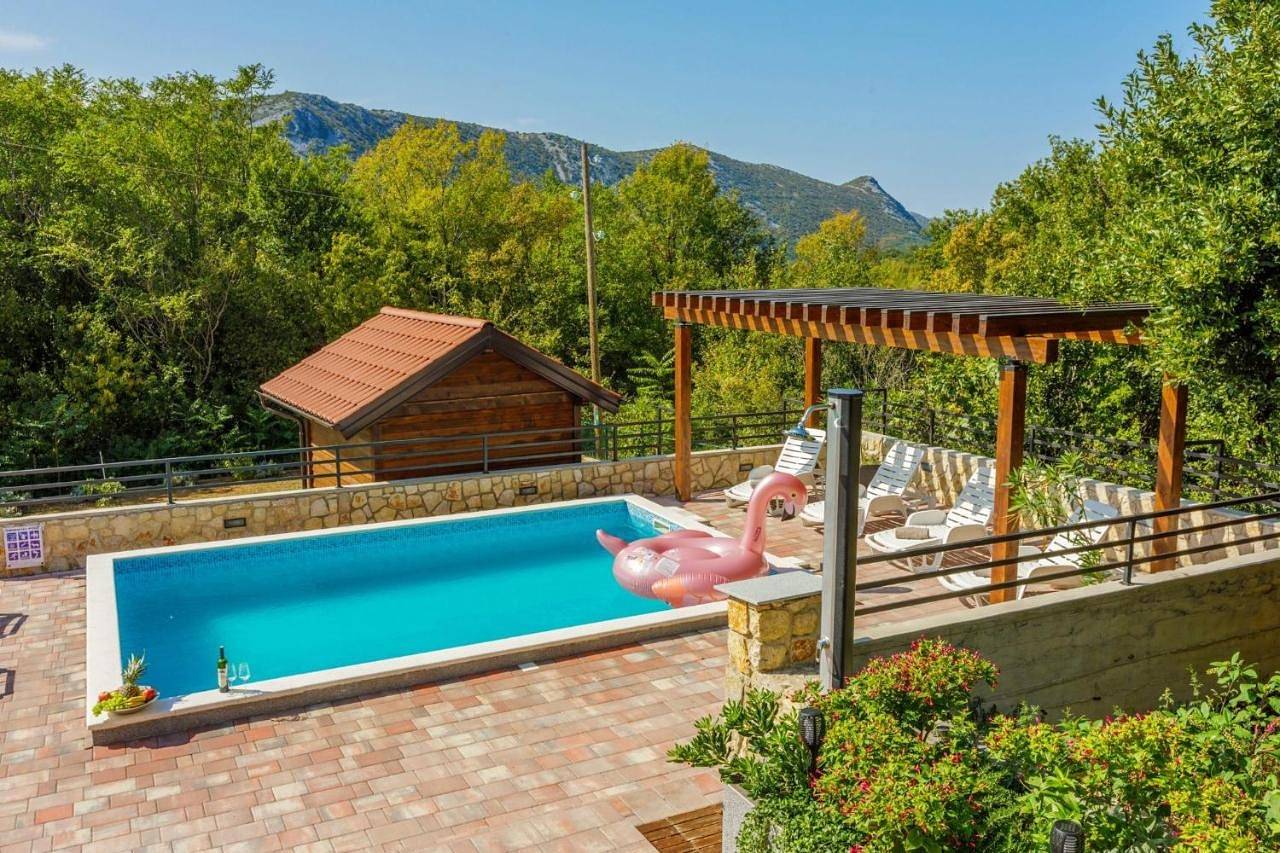Four-Bedroom House in Grizane, Primorje-Gorski Kotar