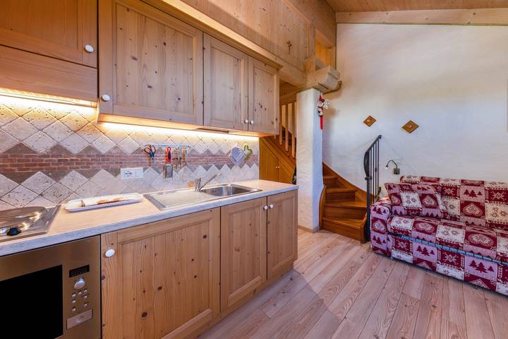 Entire apartment, Alpine-style Apartment 'Catinaccio Rosengarten' with Wi-Fi in Pozza di Fassa, San Giovanni di Fassa