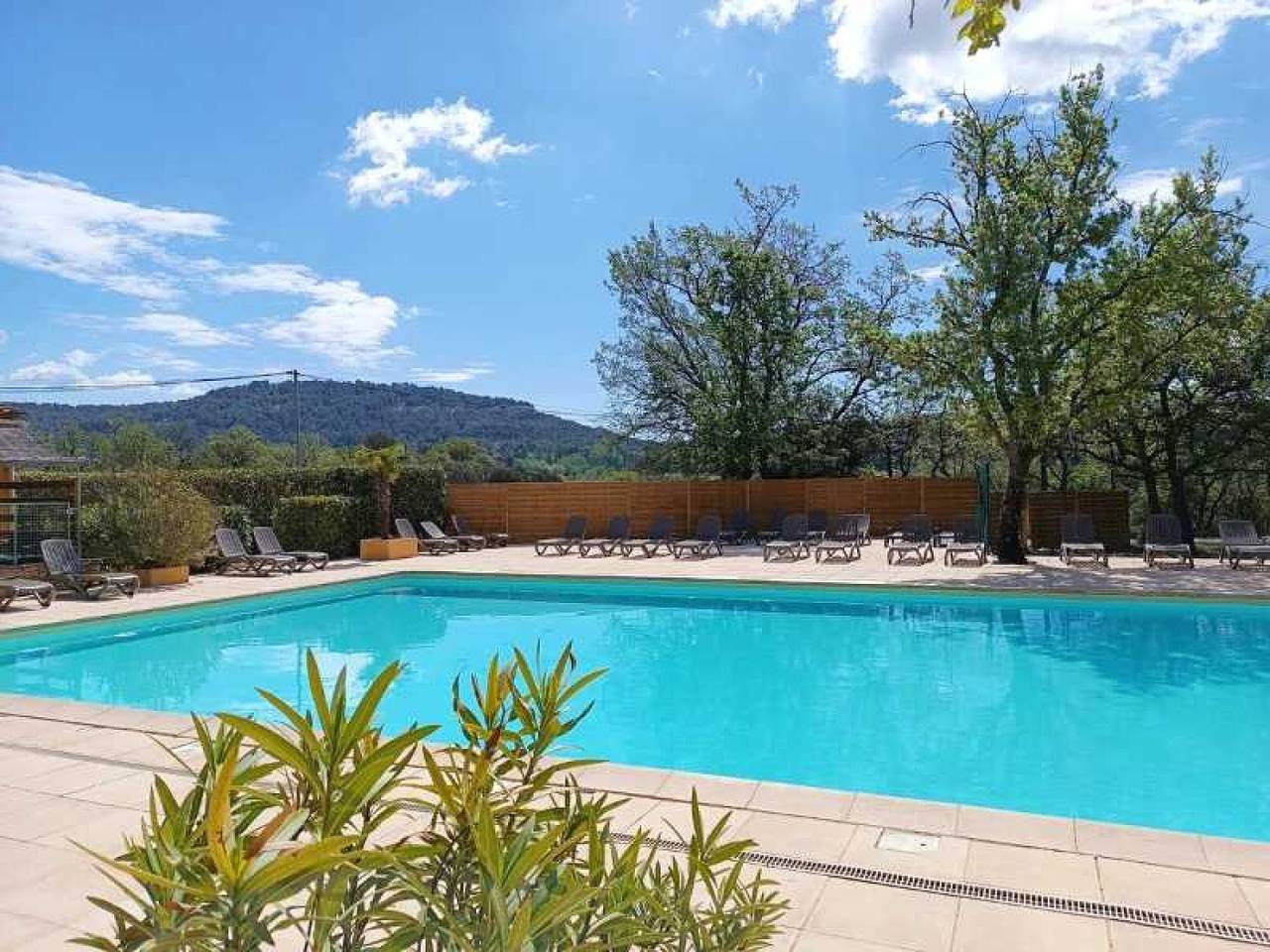 Camping 3 étoiles - Piscine  - efbcce in Saint-Saturnin-lès-Apt, Parc naturel régional du Luberon
