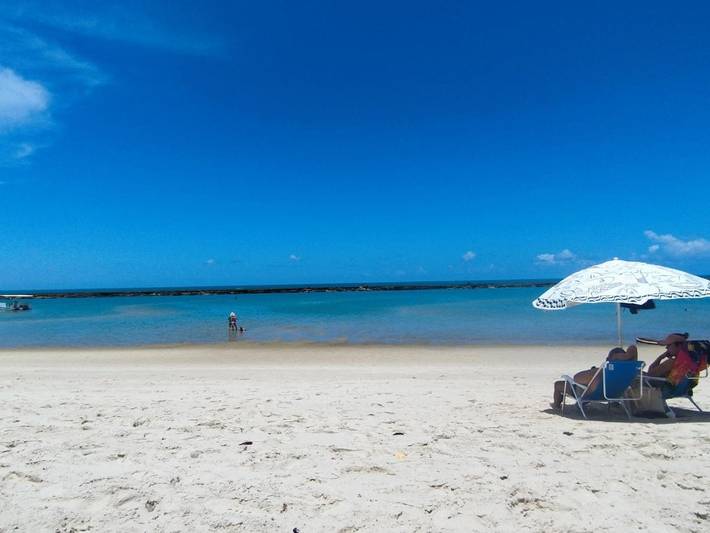 Casas e apartamentos de temporada para 12 pessoas, com vista e terraço e ainda jardim and piscina em Barra de São Miguel
