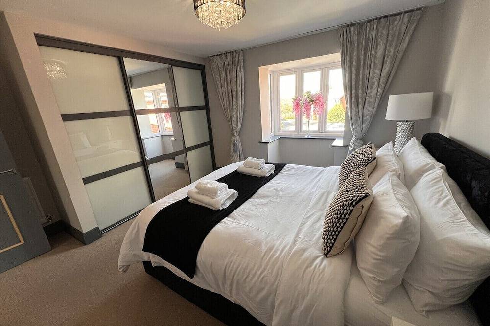 Luxury Durham Home in Dh1, Free Parking, No Fees in Durham, County Durham