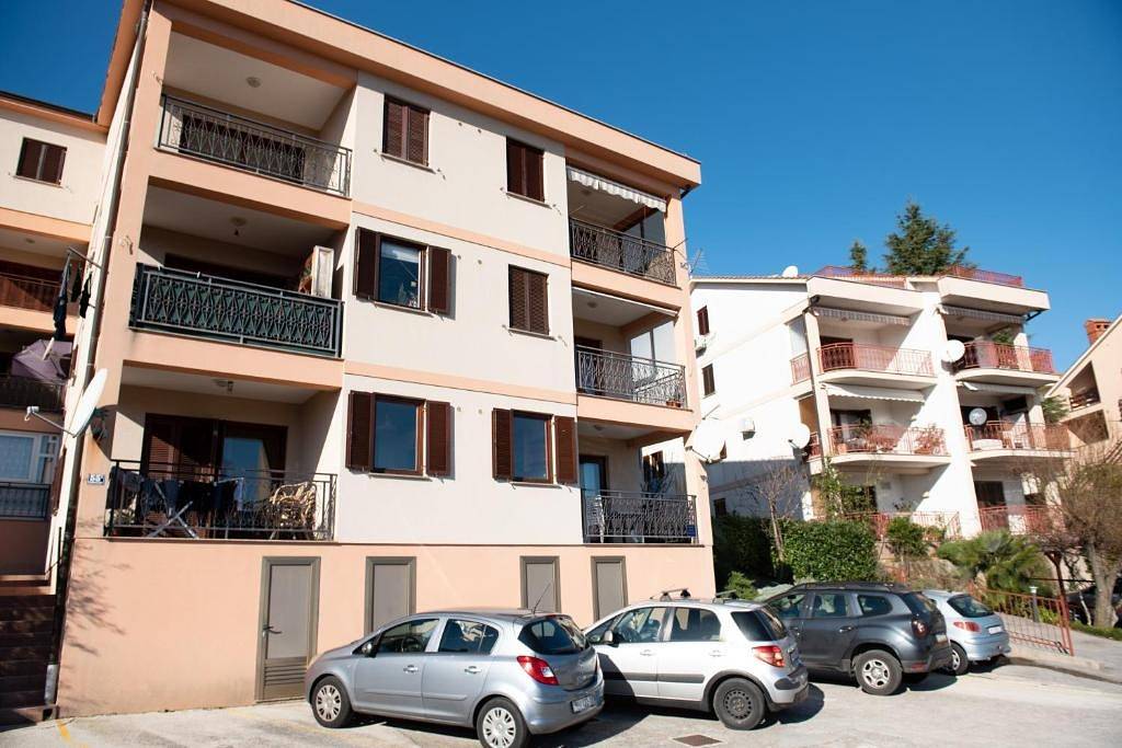 Appartamento intero, Appartamento di due stanze con balcone e vista mare Icici, Abbazia - Opatija A-27936-a in Icici, Abbazia Croazia