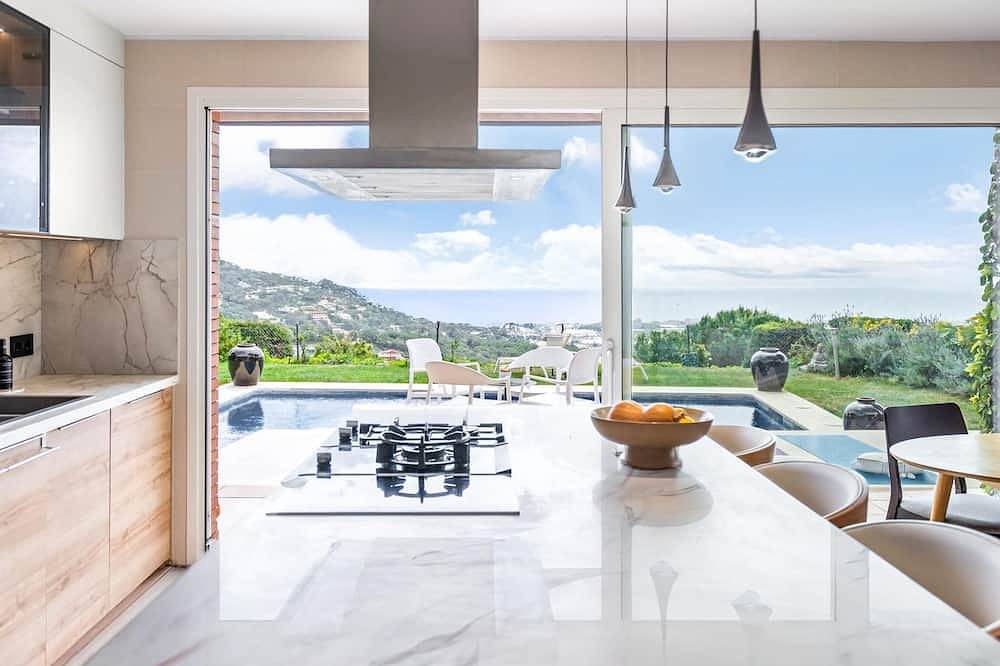 Casa Zen Pool and Views in Urbanizacion Montcabrer, Cabrils
