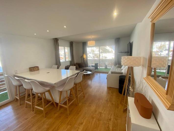 Gîte pour 8 personnes, avec vue et terrasse dans Cinéma L'Aiguille