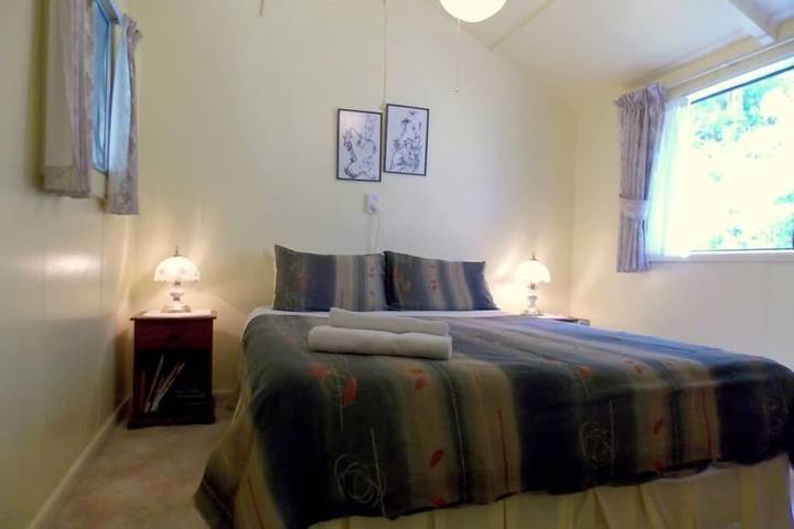 Cottage for 5 people, with terrace and garden, with pets on South Island New Zealand