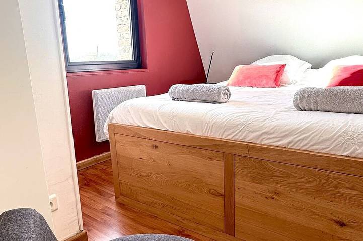 Gîte Les Palmiers – Sleeps 6 – 2 Bathrooms – Heated Indoor Pool in Arques, Saint-Omer und Umgebung