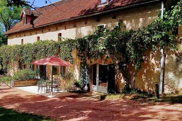 Location de vacances pour 4 personnes, avec piscine et jardin à Le Bourg