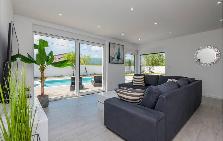 Geräumige 180 m² große Wohnung mit Pool in der Nähe des Flusses Sija und des Prološko-Sees in Imotski, Makarska Riviera